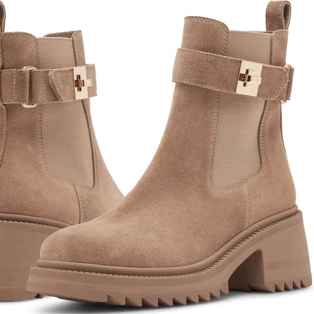 ⚡️NWT⚡️[Steve Madden] Ankle High Boots in Taupe Suede
